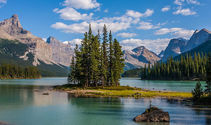 Maligne Lake, Jasper national Park, Alberta, pine trees in the middle of lake photo, HD wallpaper