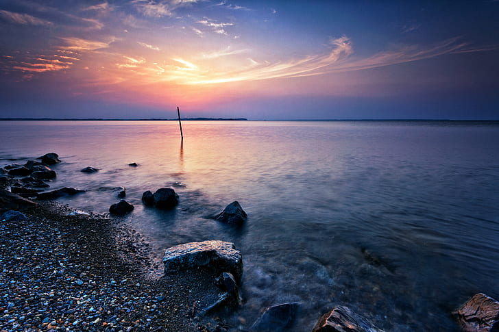 calm sea with stones on seashore under blue sky, Peaceful, Sunset, HD wallpaper