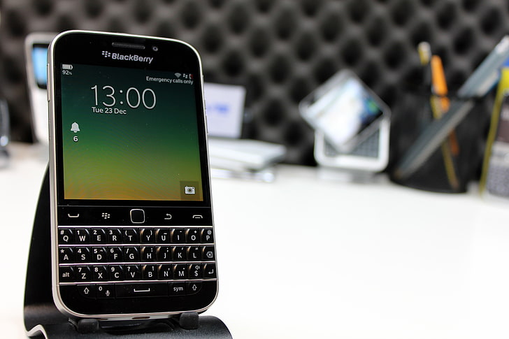 HD wallpaper: black BlackBerry QWERTY phone, classic, smartphone,  technology | Wallpaper Flare