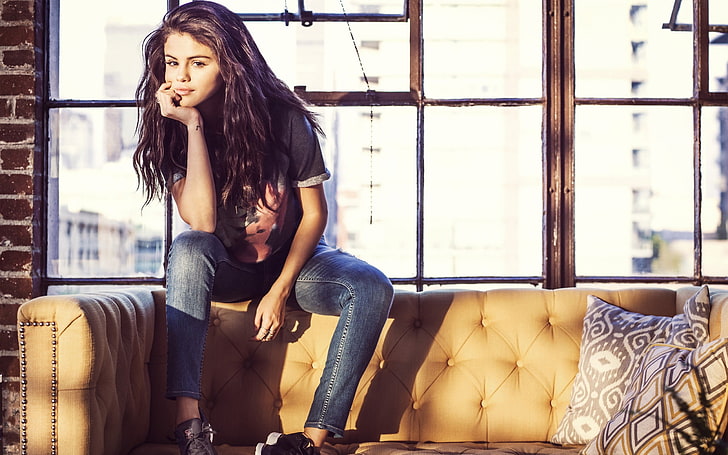 smiling Selena Gomez, women, brunette, long hair, T-shirt, jeans
