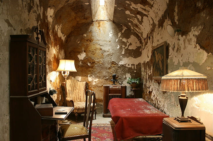 al capone abandoned wall chair cellars bed alcatraz san francisco usa prison lamp desk vintage, HD wallpaper