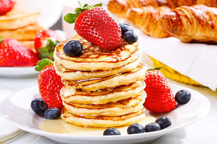 strawberry and blueberry pancake, berries, blueberries, honey, HD wallpaper