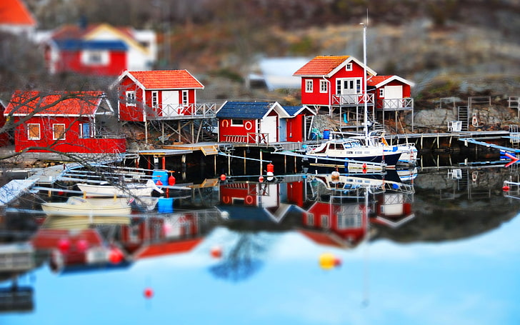 village miniature set, photo of assorted-color house near body of water, HD wallpaper