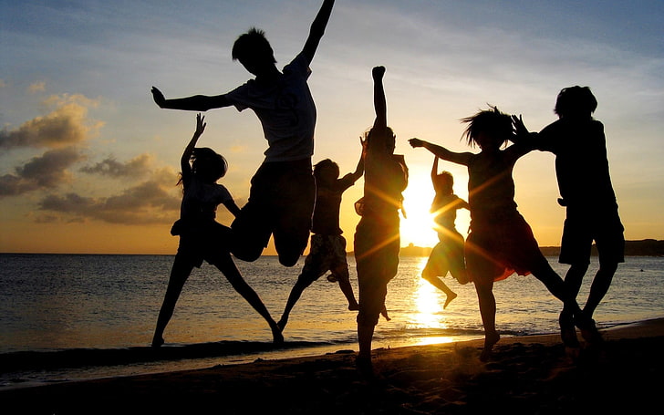 silhouette of people in shore, jump, happiness, light, sunset, HD wallpaper