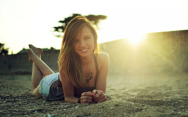 Woman, Smiling, Hot Pants, Sun Rays, Feet, HD wallpaper