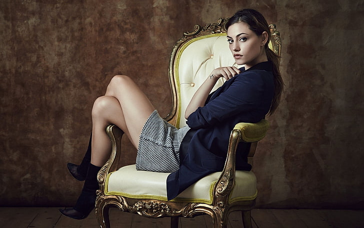 tufted white leather padded wooden armchair, Phoebe Tonkin, women, HD wallpaper
