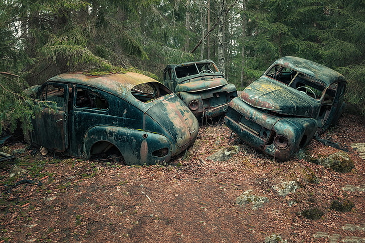 car, vehicle, wreck, obsolete, abandoned, damaged, land, transportation