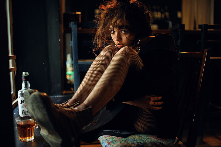 Marat Safin, legs, face, alcohol, women, one person, food and drink