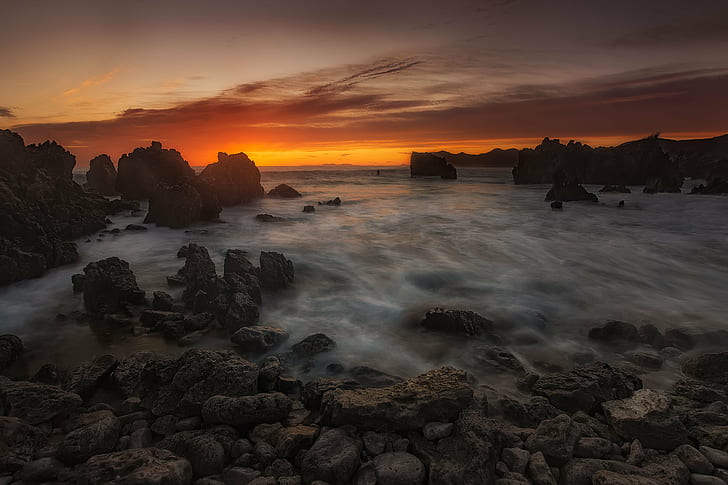 photo of rocks formation on seashore during sunset, Amanecer