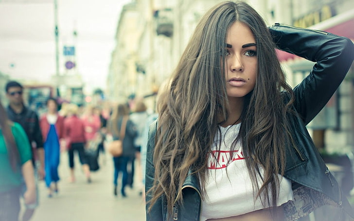 women's white and red crew-neck crop-top, model, anime, brunette, HD wallpaper