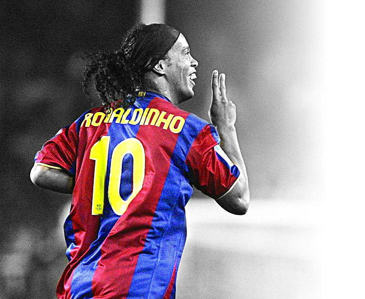 selective color photo of Ronaldinho soccer jersey, selective coloring