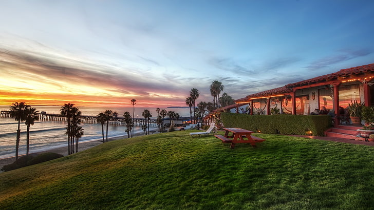 red wooden picnic table, beach, Beachcomber Inn, USA, California