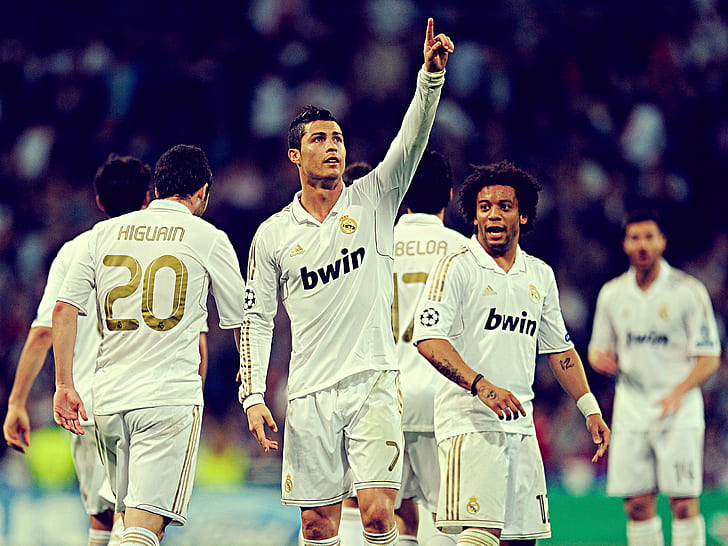 Cristiano Ronaldo and Teammates, white, cr7, sports, HD wallpaper