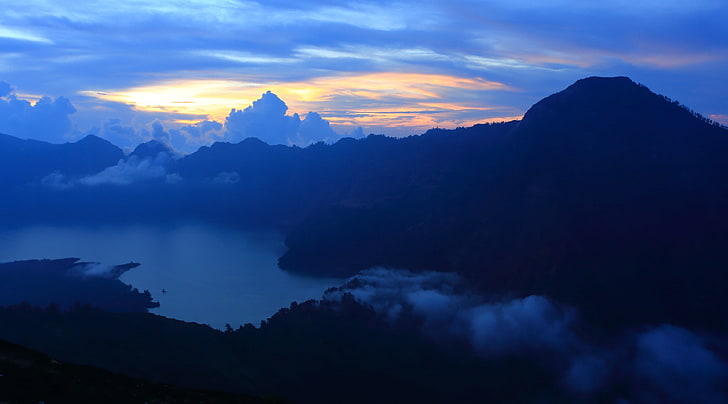 Mount Rinjani, Lombok Island, Indonesia, mountain range with clouds, HD wallpaper
