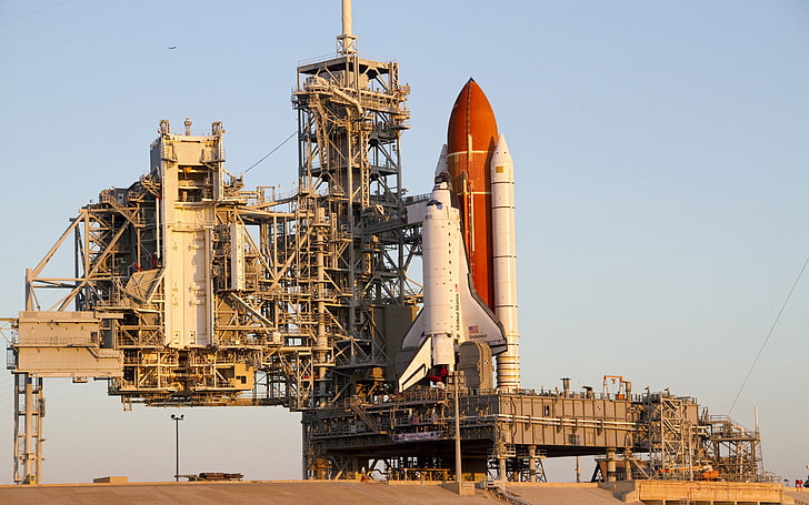 white and red space shuttle, Space Shuttle Endeavour, NASA, launch pads, HD wallpaper