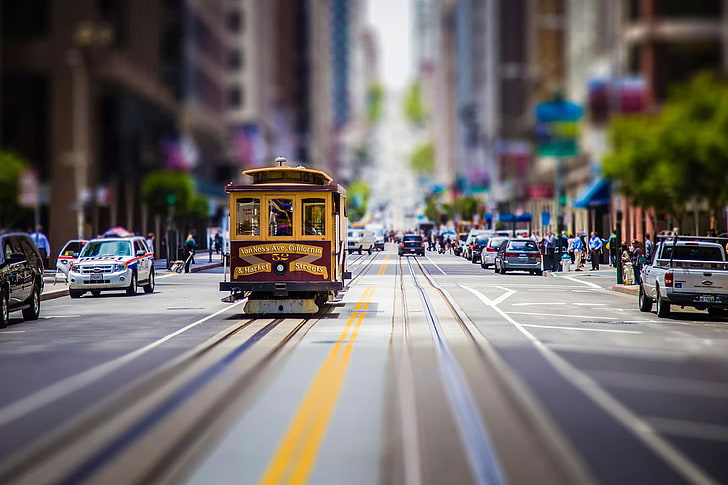 yellow and maroon tram, yellow tram traveling on road focus photography, HD wallpaper