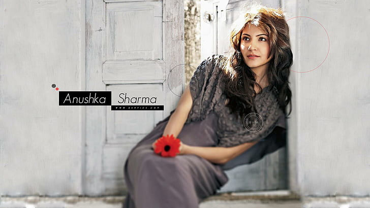 Anushka Sharma Hold Flowers, female celebrities, bollywood, garbage, HD wallpaper