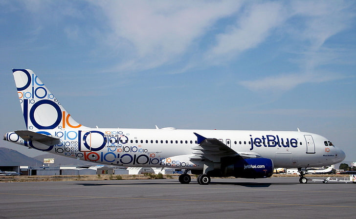 white and blue Jet Blue airplane, jetblue, aircraft, 2015, commercial Airplane