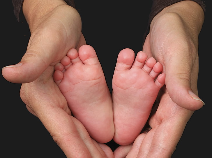 baby's feet, child, hands, legs, mom, fingers, heel, human Hand