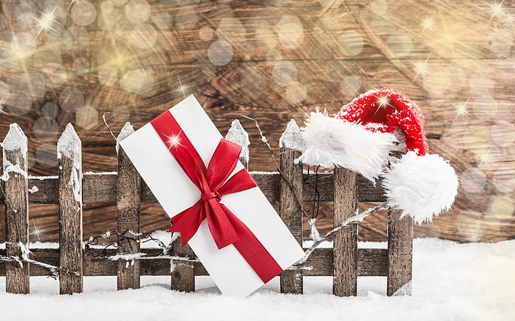 red and white gift box, New Year, snow, fence, presents, Santa hats, HD wallpaper