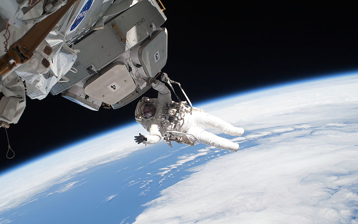 white astronaut suit, Earth, space, NASA, International Space Station, HD wallpaper