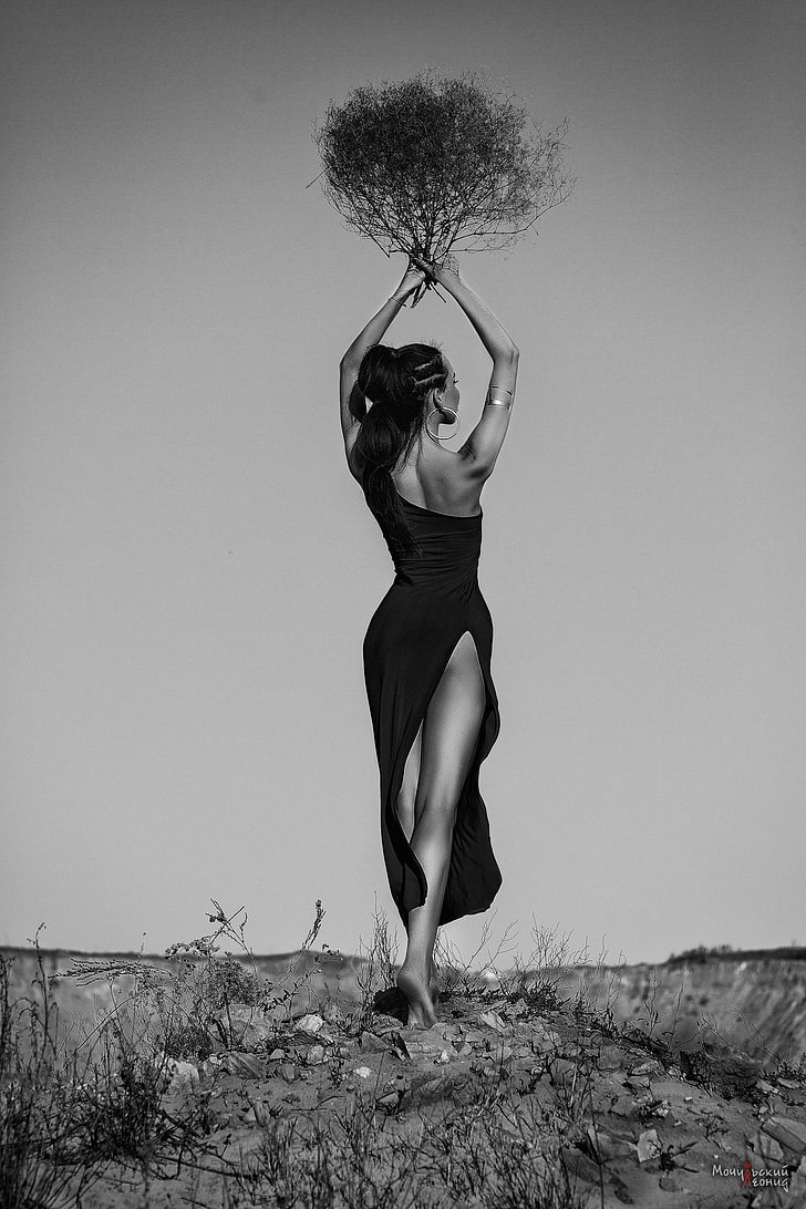 women outdoors, Leonid Mochulsky, monochrome, legs, arms up, HD wallpaper