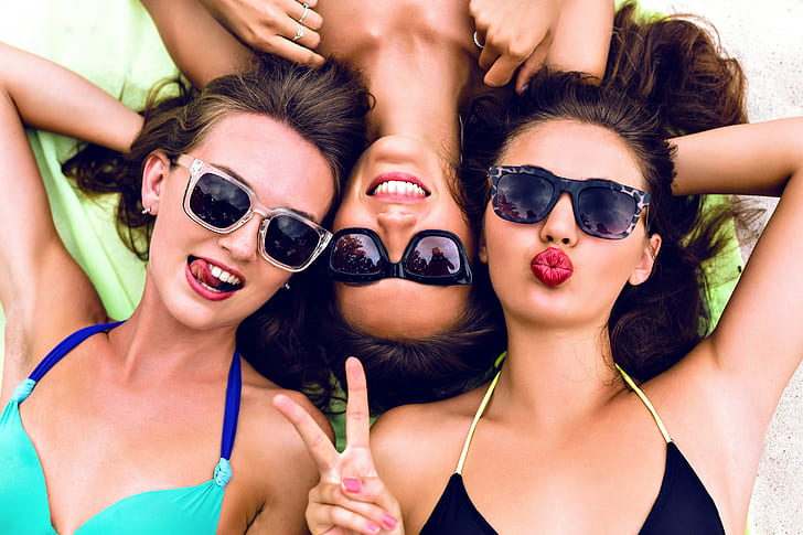 group of women, model, girls, smiling, women with glasses, friends, three women in warfarer sunglasses, HD wallpaper