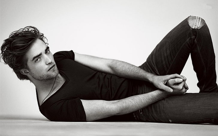 Hot Robert Pattinson, grayscale men's V-neck shirt, Male celebrities
