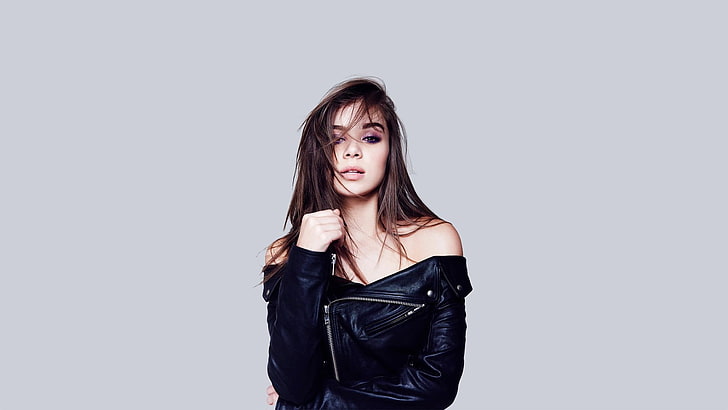 Hailee Steinfeld, women, open mouth, bare shoulders, looking at viewer