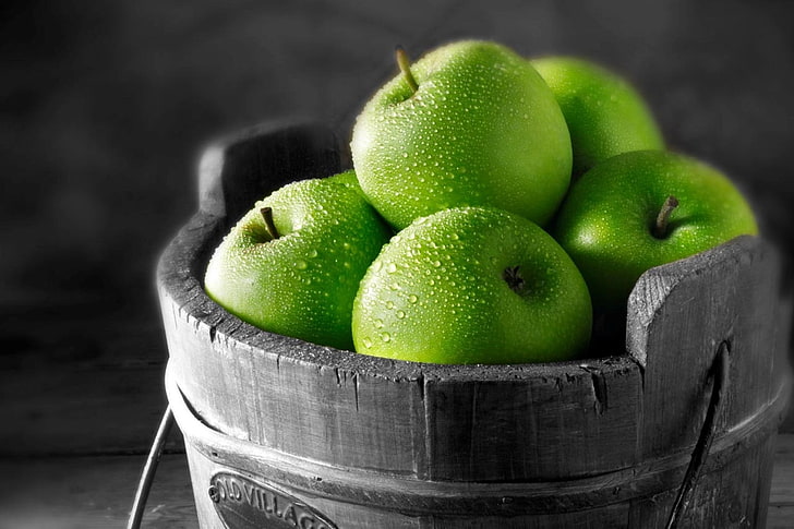 round green apple fruits, apples, bucket, food, freshness, wood - Material, HD wallpaper