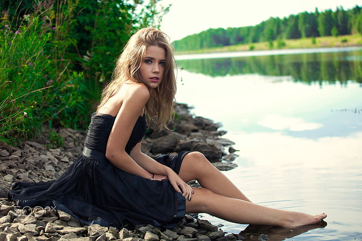 women's black strapless dress, model, blonde, green eyes, riverside, HD wallpaper
