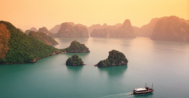 Vietnam, beach, mist, tropical, rock, limestone, island, Halong Bay, HD wallpaper
