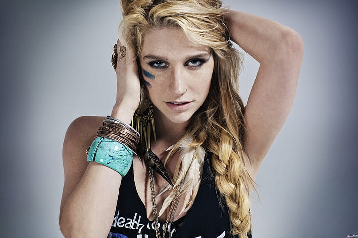 Kesha, singer, blonde, women, simple background, HD wallpaper