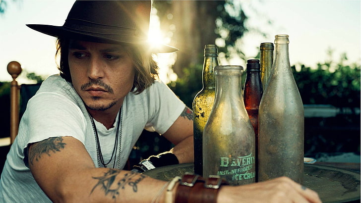 Johnny Depp, Hat, Male, Actor, one person, bottle, alcohol, refreshment, HD wallpaper