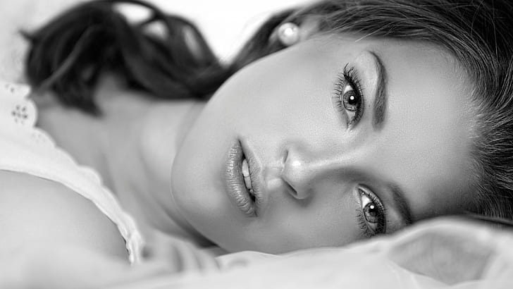 Women, Model, Long Hair, Monochrome, Brunette, Face, Looking At Viewer, Open Mouth, Depth Of Field, White Clothing, Lying On Back, HD wallpaper