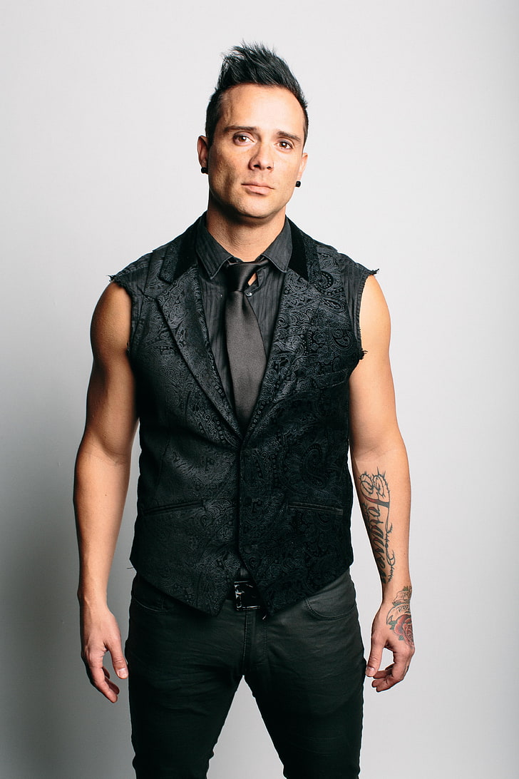 Skillet (band), John Cooper, portrait, looking at camera, one person