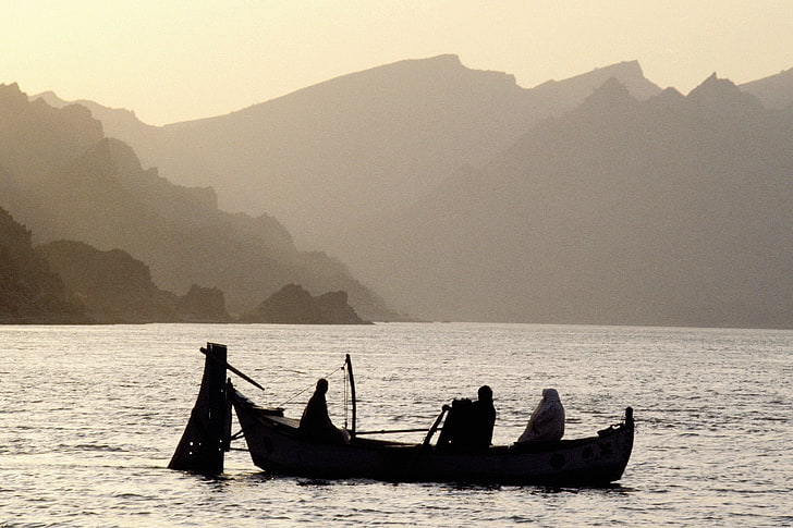 silhouette of boat, asia, mountains, fog, water, lake, people