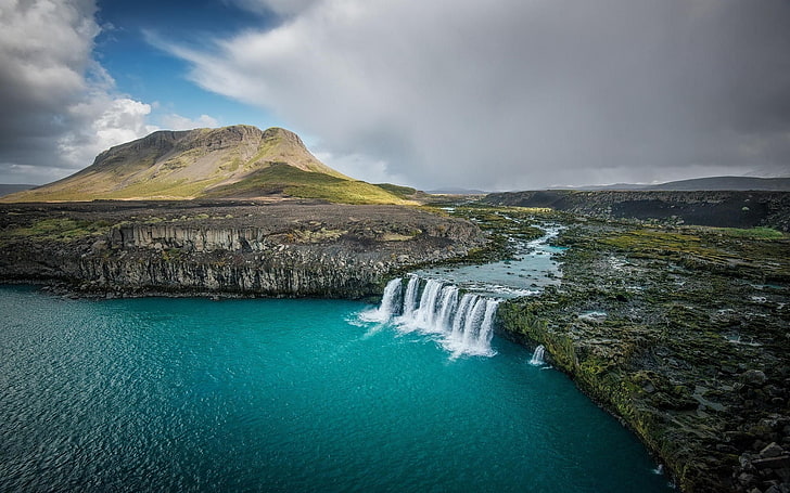 waterfalls body of water, waterfalls near mountain during daytime, HD wallpaper