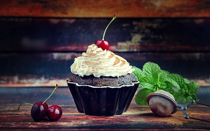 cupcake with icing, food, lunch, food and drink, freshness, sweet food, HD wallpaper