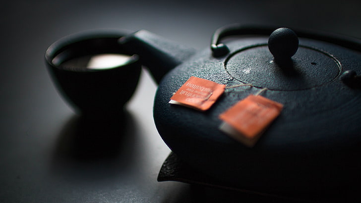 black teapot, tea pot, studio shot, indoors, no people, black color