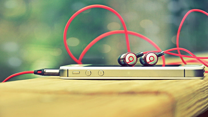 white iPhone 4 and red Beats By Dr Dre Tour, monster beats, apple, HD wallpaper