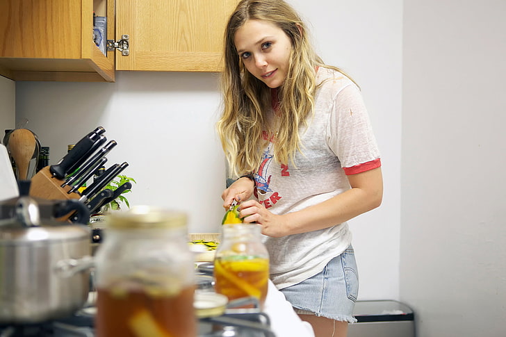 Elizabeth Olsen, home, kitchen, photoshoot, 5-Minutes With Franny, HD wallpaper
