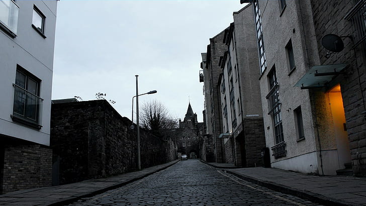 Edinburgh, alleyway, light bulb, clouds, overcast, Scotland, HD wallpaper