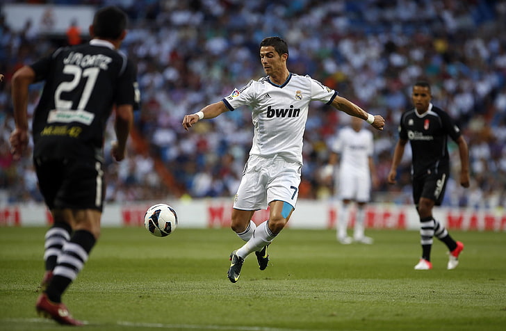 men's white jersey shirt and shorts, CR7, Real Madrid, C.Ronaldo