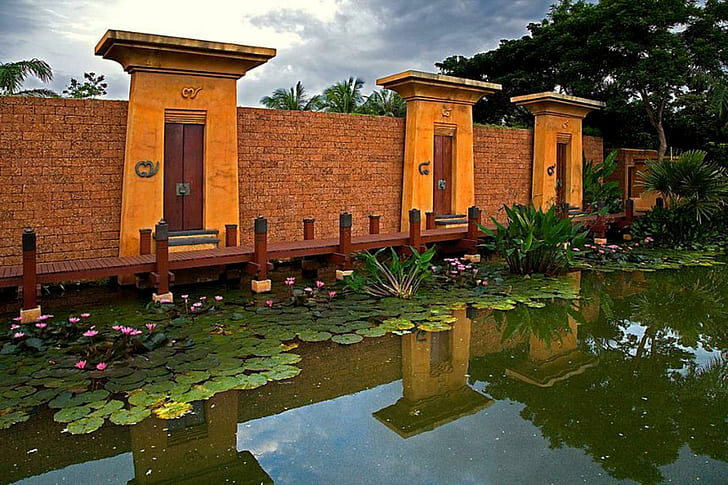 Thai Lily Pond, lilypond, thailand, doors, wall, fence, lilypads, HD wallpaper