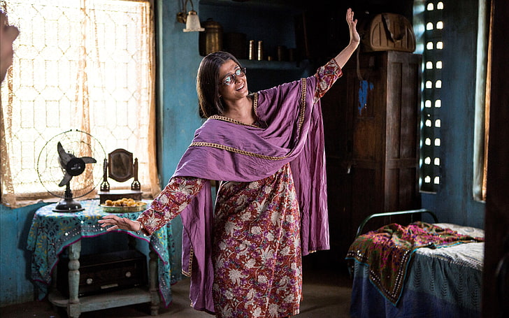 Aishwarya Rai Bachchan Happy In Sarb, women's purple traditional dress