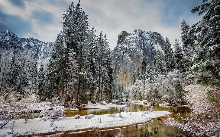 USA, California, Yosemite National Park, mountains, trees, snow, winter, river