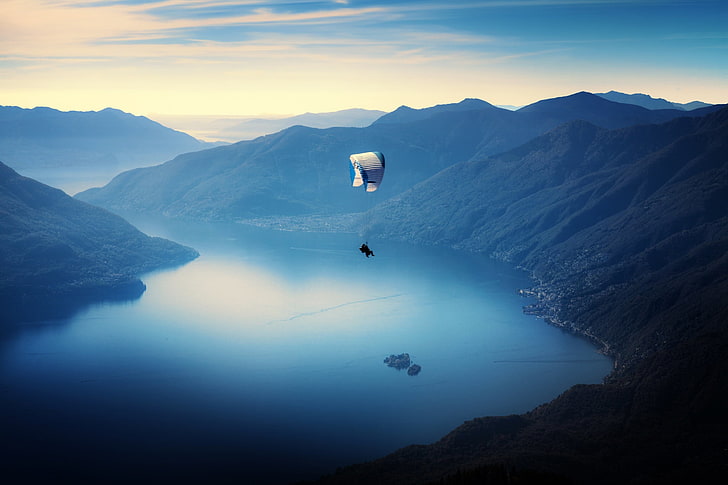 white and blue parachute, mountains, water, nature, parachutes, HD wallpaper