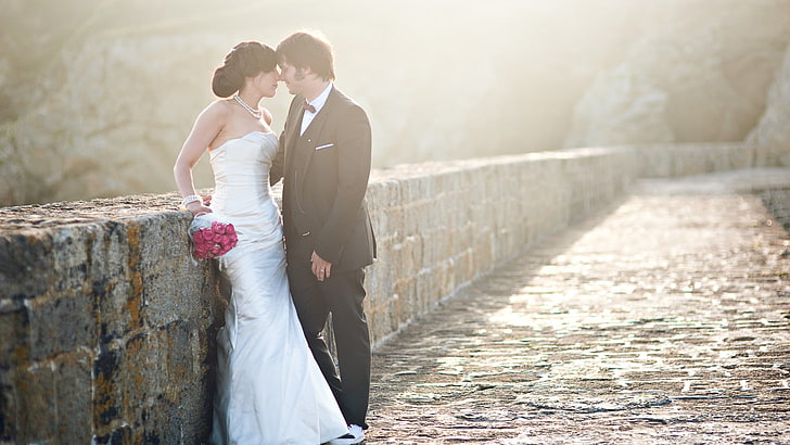 women's white strapless wedding dress, sunlight, couple, brides, HD wallpaper