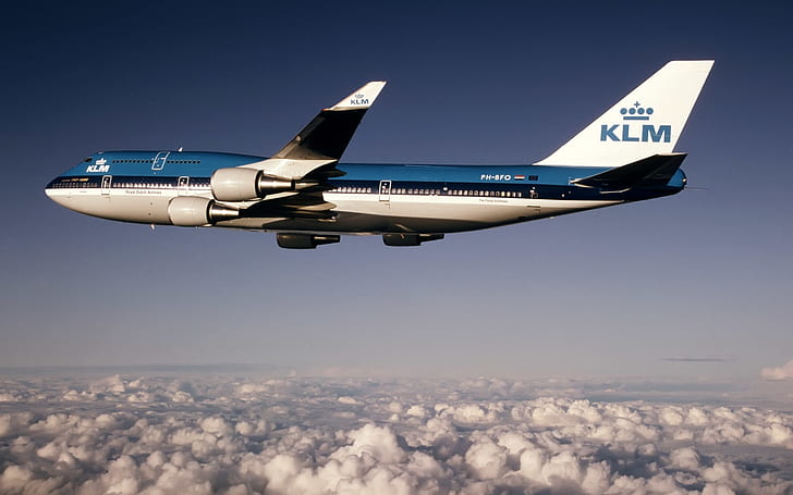 Boeing B-747 plane flight height